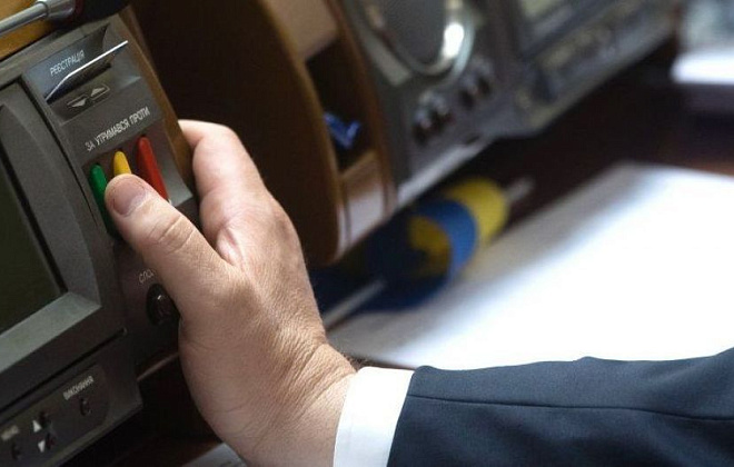 Впервые народному депутату Украины сообщено о подозрении в «кнопкодавстве»