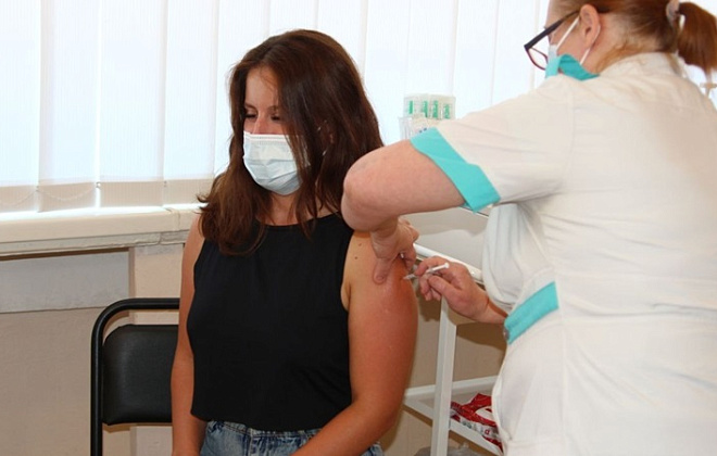 Попри зменшення захворюваності на COVID-19 лікарі рекомендують вакцинуватися