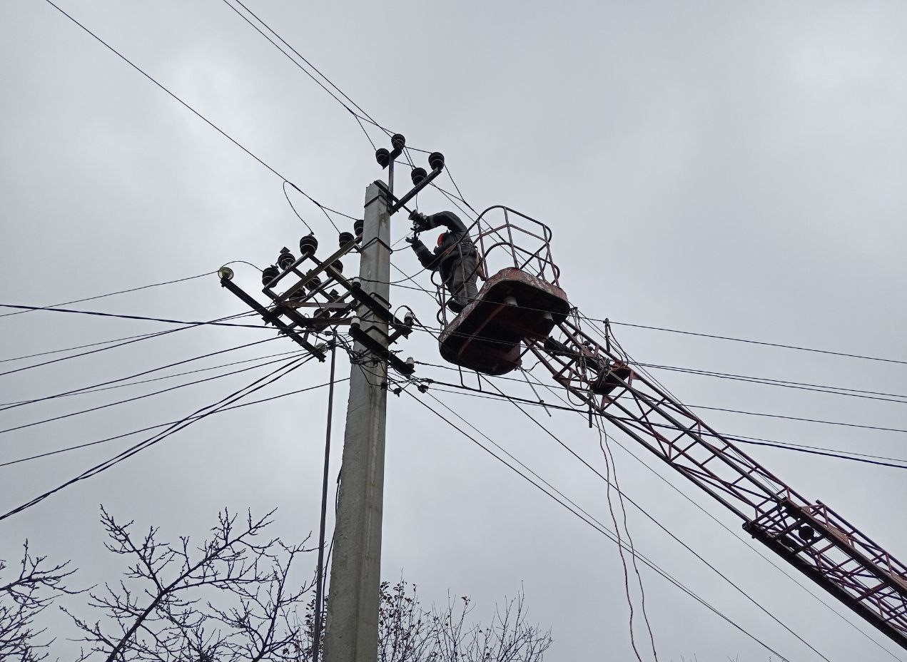 В листопаді енергетики ДТЕК повернули світло у 24 тисячі осель Дніпропетровщини