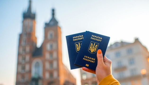 Внутрішній та закордонний паспорти українці зможуть оформити одночасно: започатковано експериментальний проект