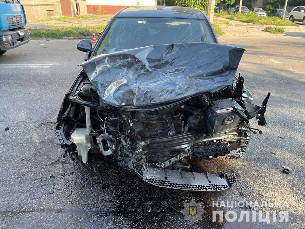 В Запорожье легковушка врезалась в маршрутку: 13 пострадавших