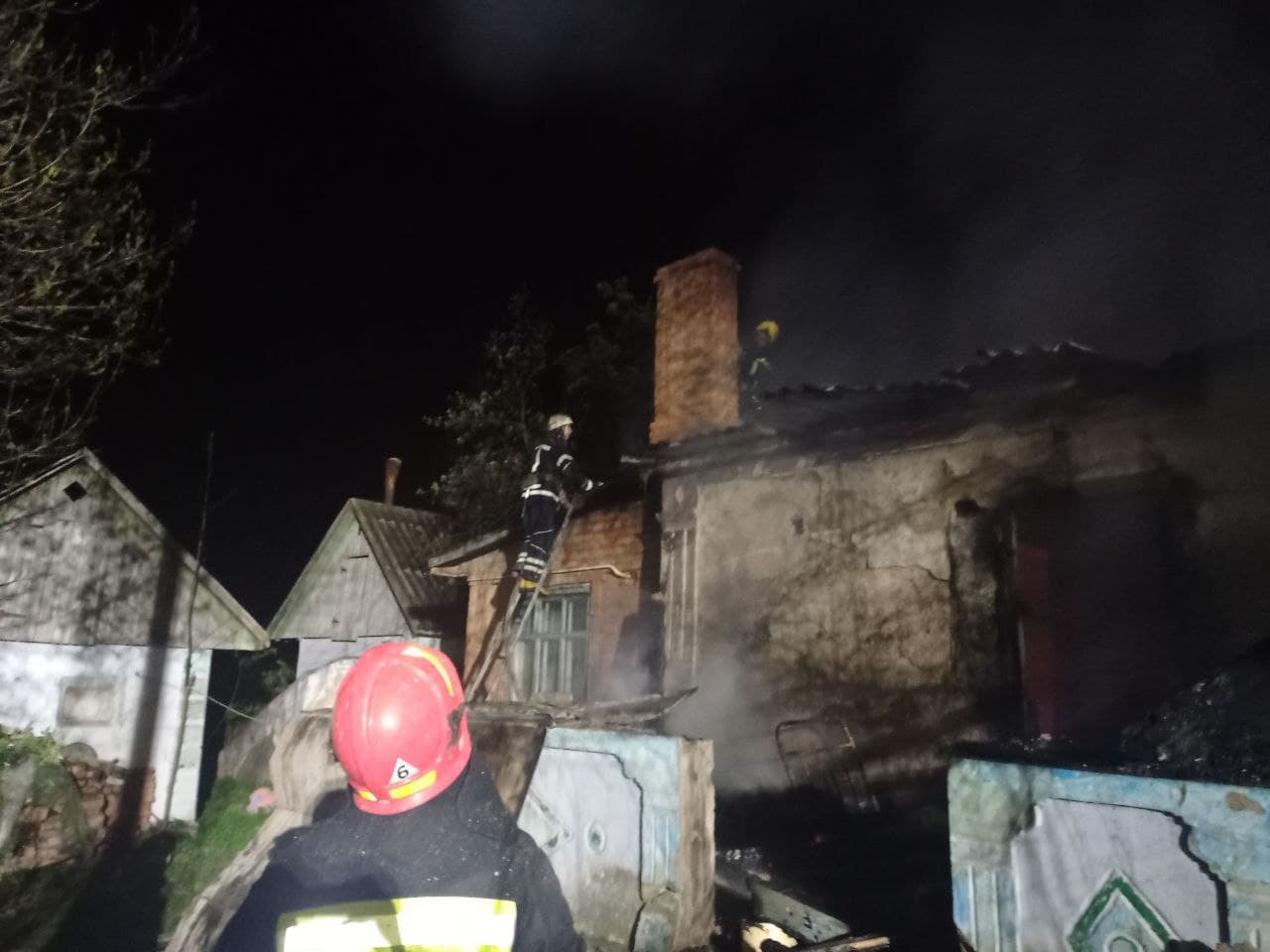 В Винницкой области произошел масштабный пожар из-за курения в доме: погиб мужчина 