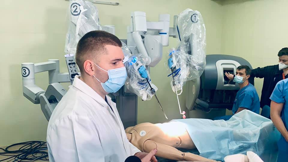 Во Львовской больнице скорой помощи пациентов будет оперировать робот