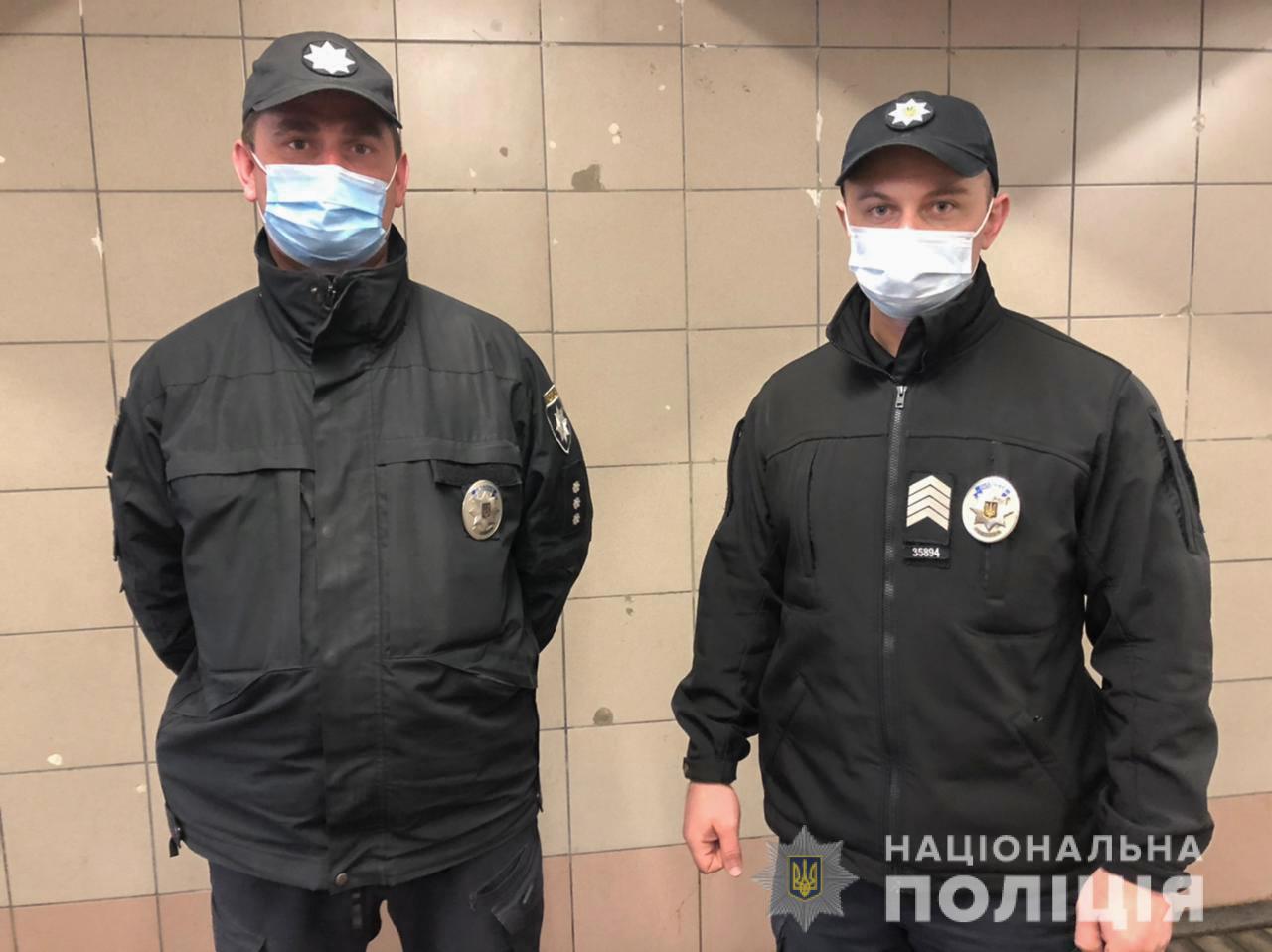 У 23-летней киевлянки начались роды в подземном переходе: на помощь пришли полицейские 