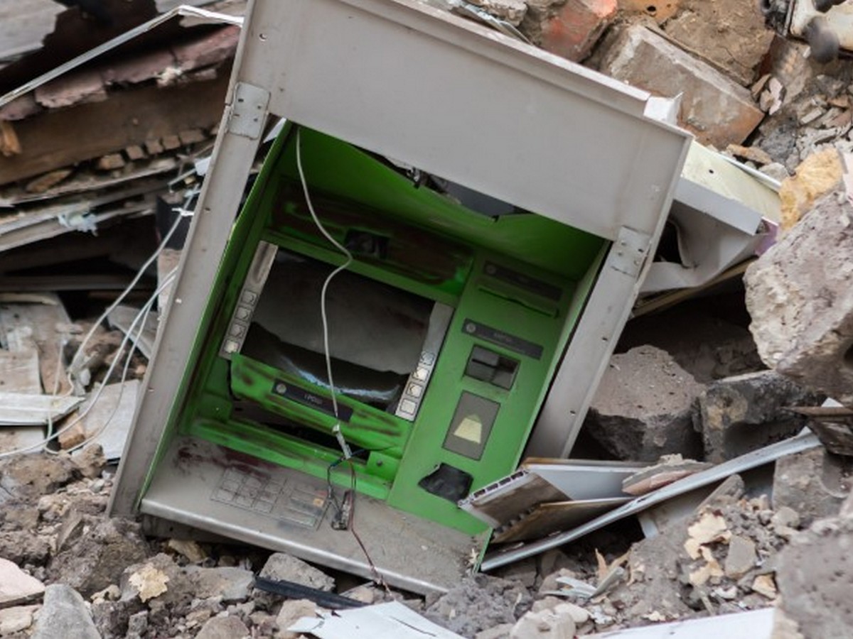 Под Днепром трое мужчин взорвали банкомат и похитили почти миллион гривен
