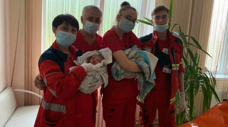 В Харькове женщина родила двойню в ванной 