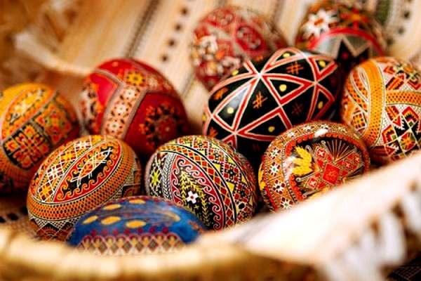 Вірян Дніпропетровщини закликали лишитися вдома на Великдень