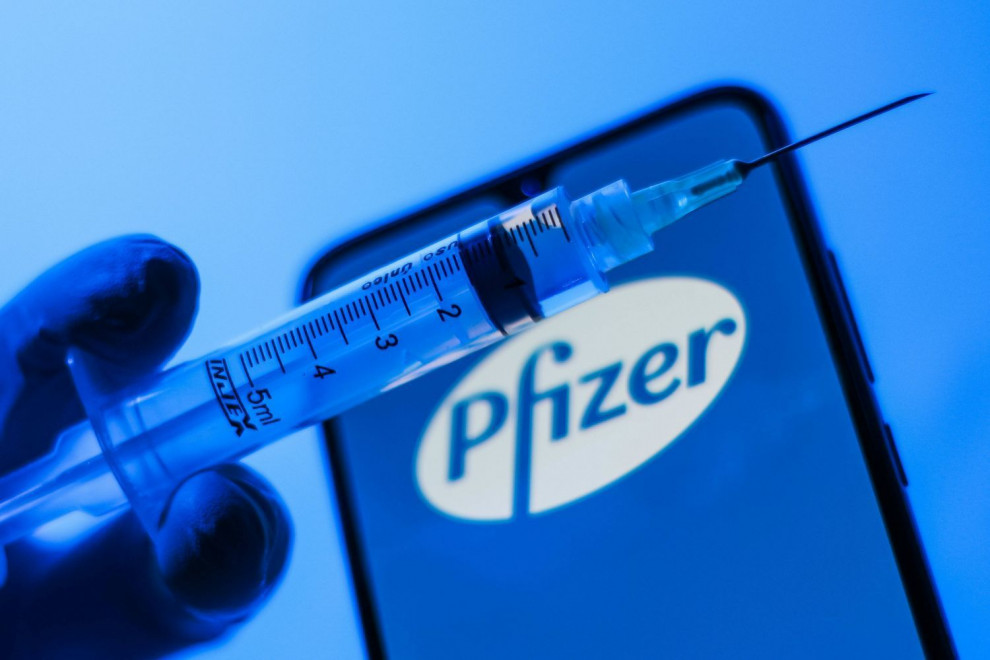 Защитится от штамма «омикрон» помогут три дозы Pfizer-BioNTech