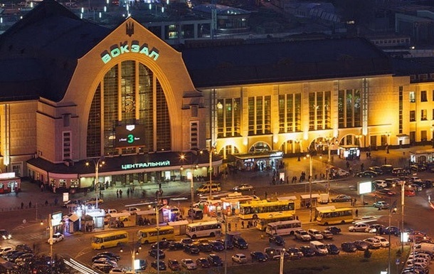 На киевском вокзале появятся эскалаторы с подсветкой