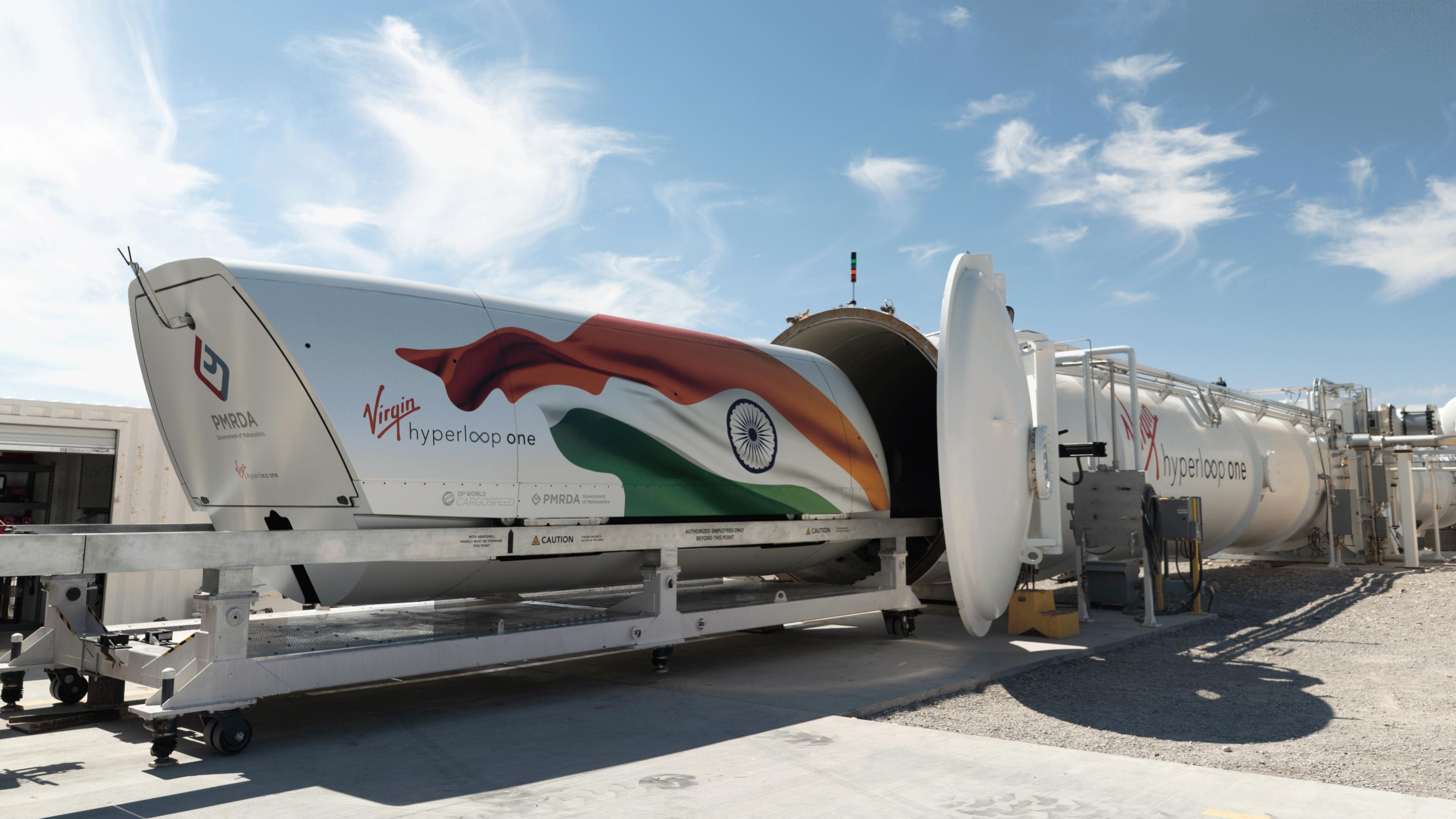 На зависть Омеляну: Virgin Hyperloop провела испытание транспортной системы с пассажирами