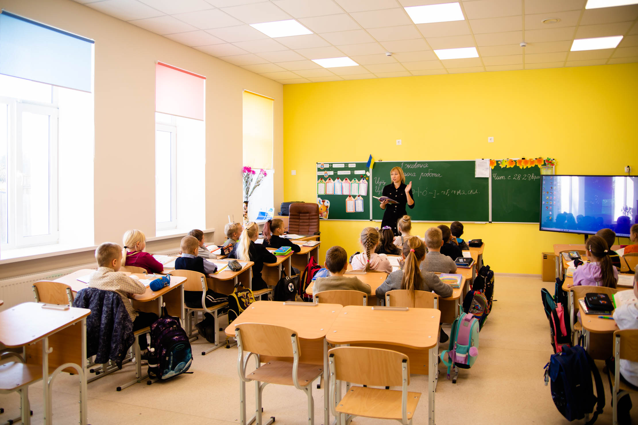 Освітян Дніпропетровщини запрошують позмагатися за звання найкращого вчителя року 