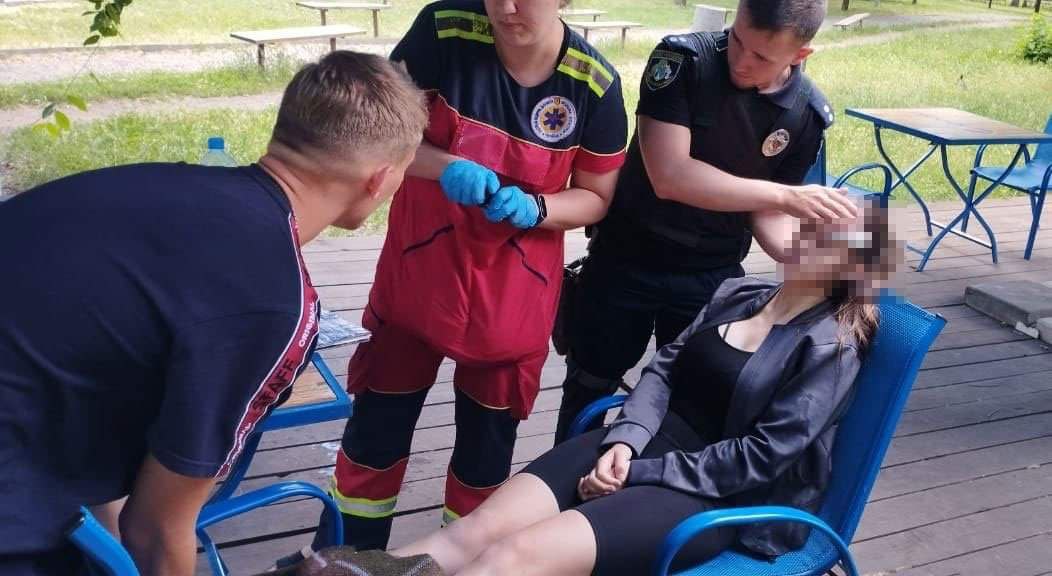У Кривому Розі поліцейські допомогли 19-річній дівчинці при епілептичному нападі