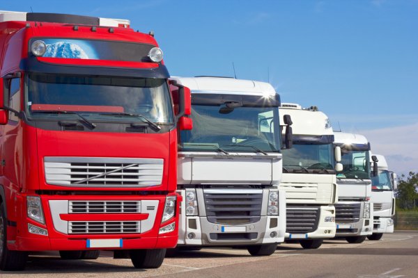 В двух областях Украины из-за непогоды ограничили проезд грузовиков