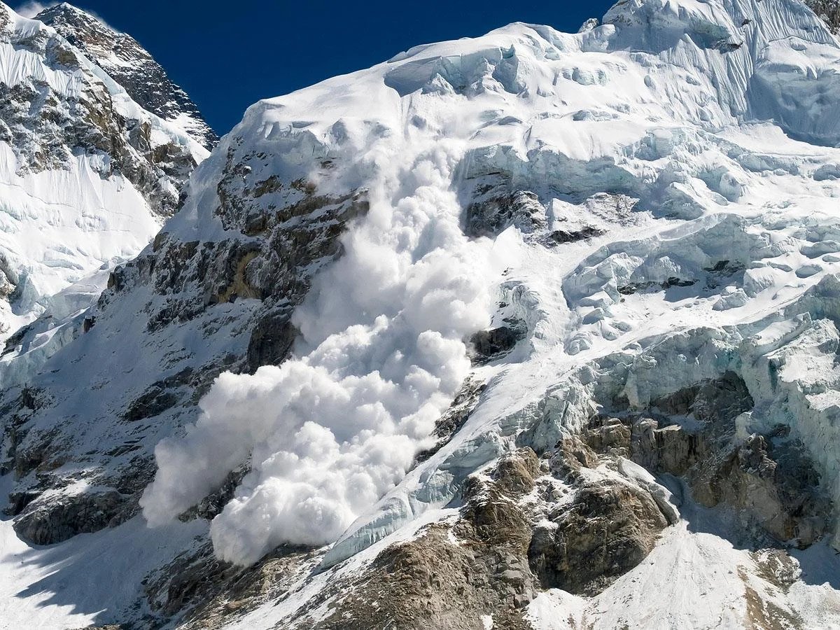 В горах угроза схода лавин: в Украине объявили 3 уровень опасности