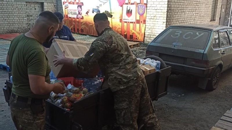 Вантажі з продуктами та медикаментами: чергова допомога від Дніпра військовим, переселенцям, мешканцям у гарячих точках