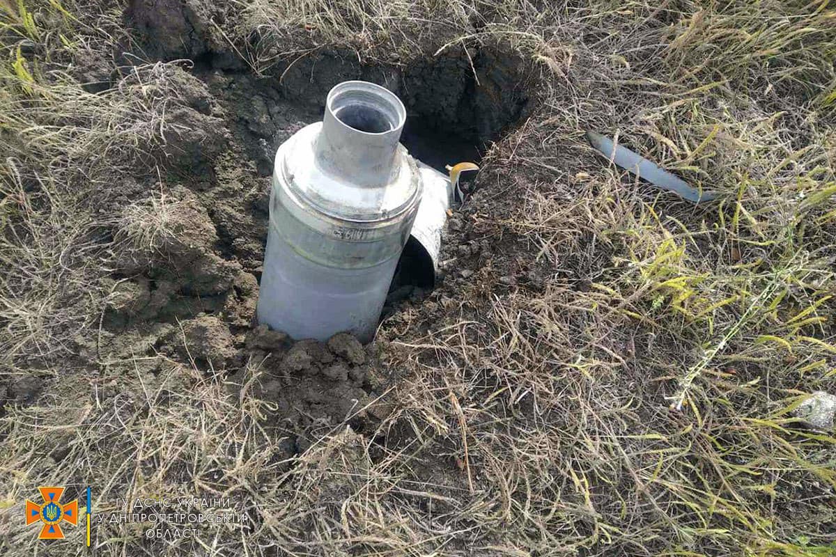 Піротехніки ДСНС знищили сучасні реактивні снаряди виявлені у Криворізькому районі (ВІДЕО)