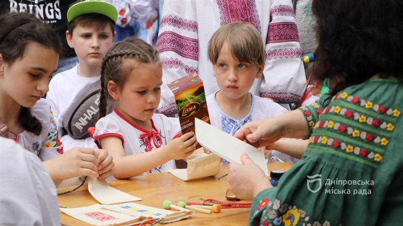 У центрі Дніпра відсвяткували День вишиванки: як це було
