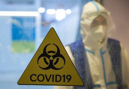 Новая волна пандемии коронавируса может накрыть Украину уже в начале осени