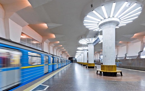 В Харькове в метро пассажир бросился под поезд