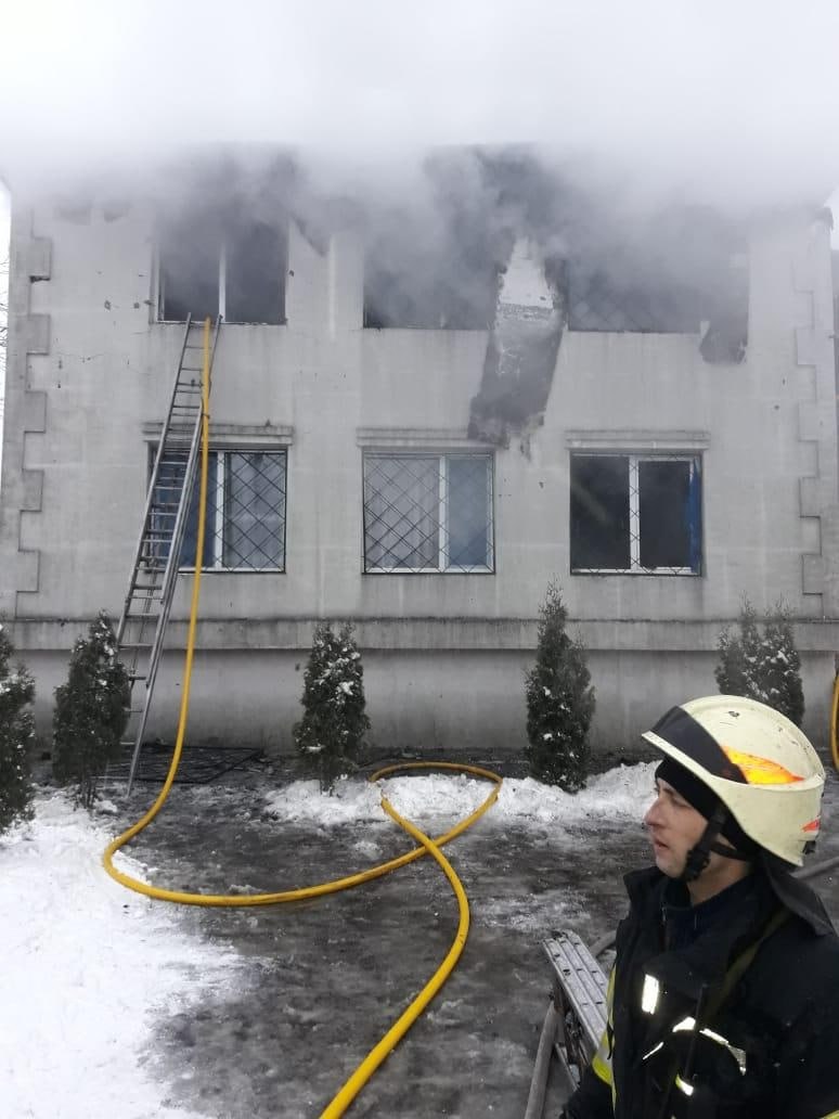 ЧС государственного уровня: в Харькове загорелся дом престарелых