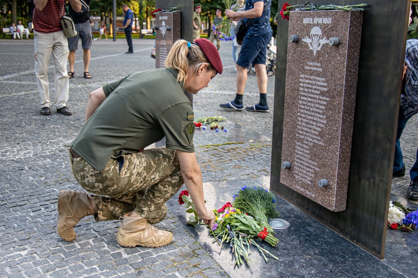 На Днепропетровщине почтили память погибших в ИЛ-76 военных (ФОТОРЕПОРТАЖ)