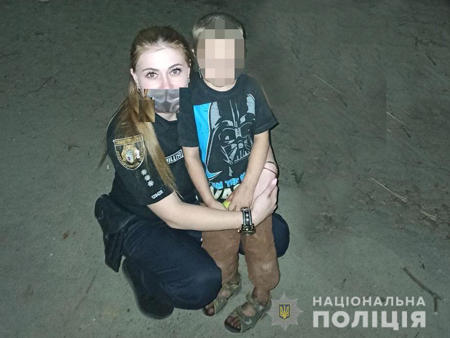 Гуляли на детской площадке и исчезли: на Днепропетровщине пропали два маленьких ребенка 