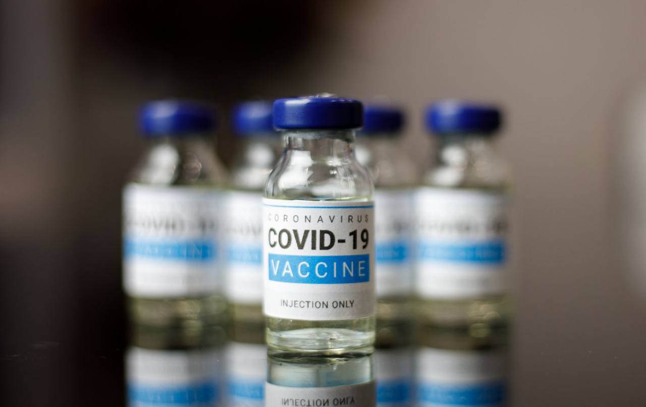 ЮАР приостановила вакцинацию от коронавируса препаратом, который заказала и Украина: причины