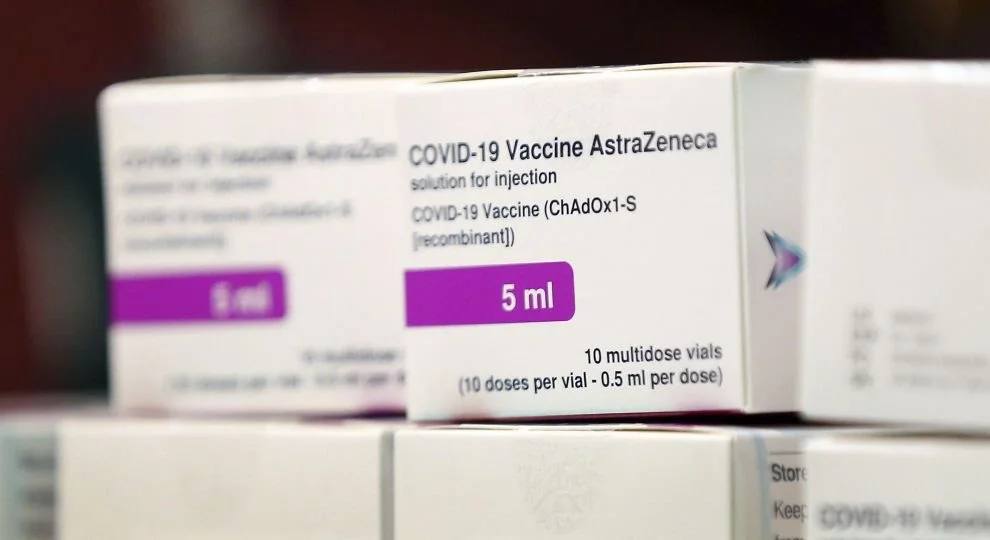 В Австрии из-за смерти двух медсестер остановили использование вакцины AstraZeneca