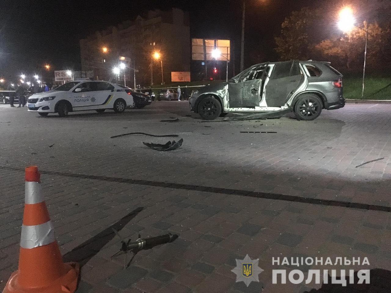 В Ивано-Франковске BMW Х5 обстреляли из гранатомета