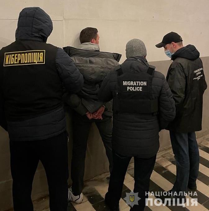 Пообещав доход до 15 тысяч евро в месяц, завербовал украинок в сексуальное рабство: во Львове под стражу взят иностранец