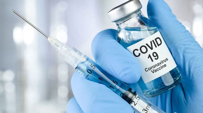 Украина вводит бустерную дозу вакцины от Covid-19 для людей старше 60 лет