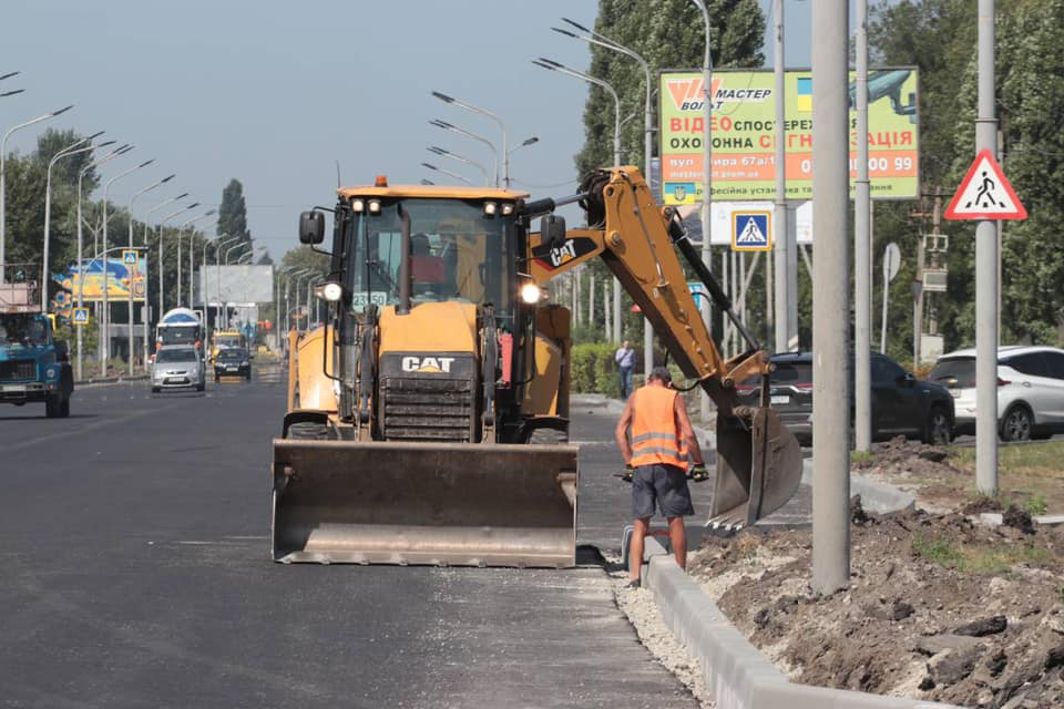 Триває цілодобовий ремонт найдовшої вулиці Павлограда (ФОТО)