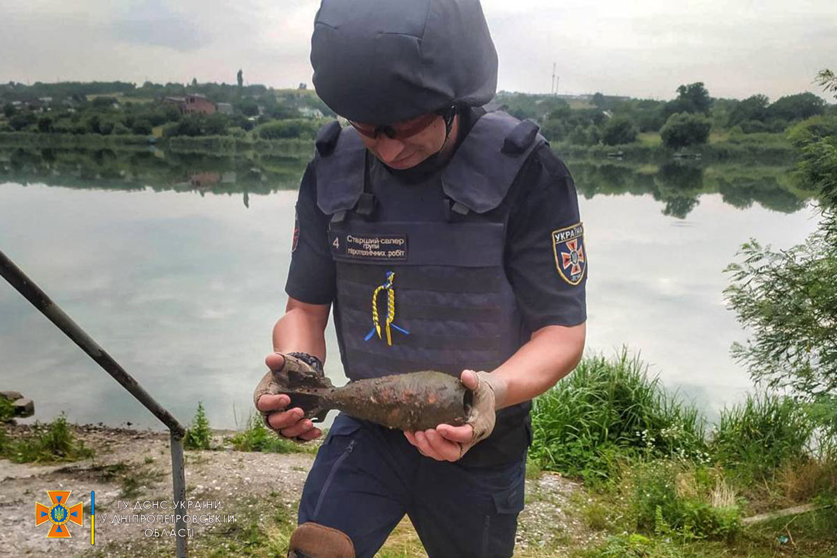 У Дніпровському та Криворізькому районах Дніпропетровщини піротехніки знищили 18 вибухонебезпечних предметів