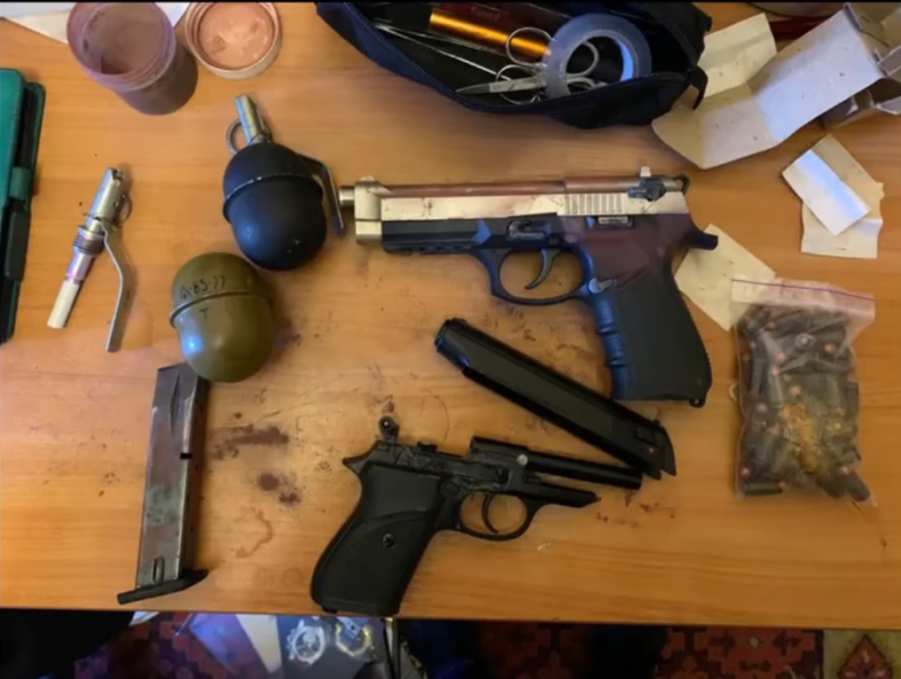 Продавав вогнепальну зброю та боєприпаси через Telegram-канал: у Дніпрі викрили 21-річного юнака