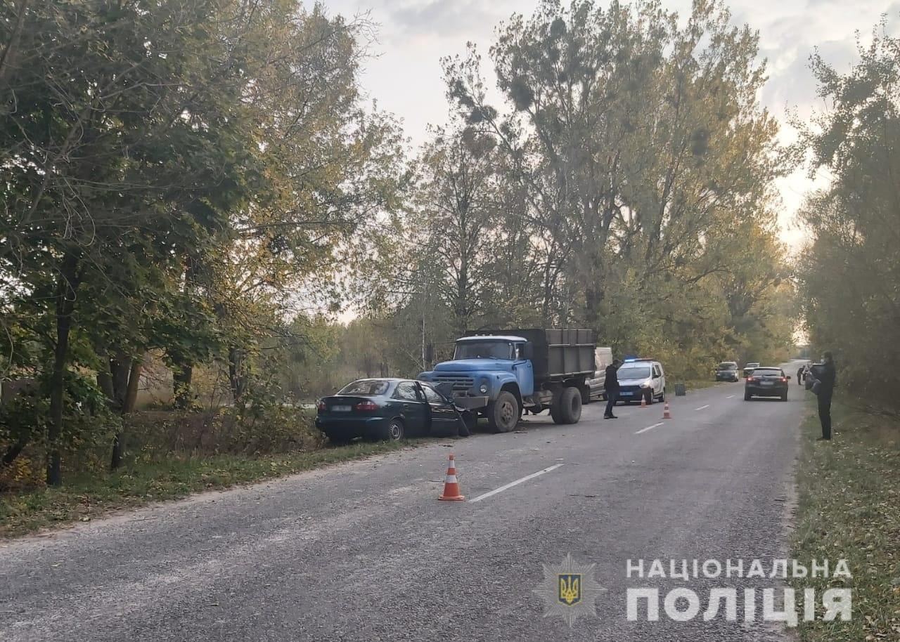 Высокая негритянка с выбритой писькой испытывает трахательная машина в амбаре