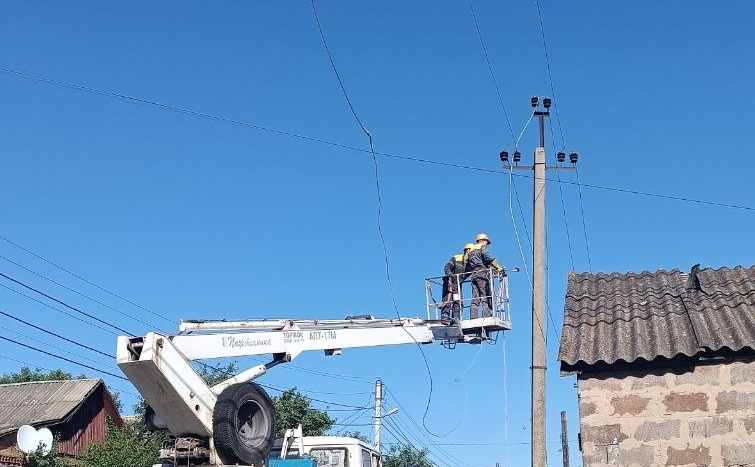 За останню добу ДТЕК Дніпровські електромережі повернув світло ще для 2,2 тисячі родин