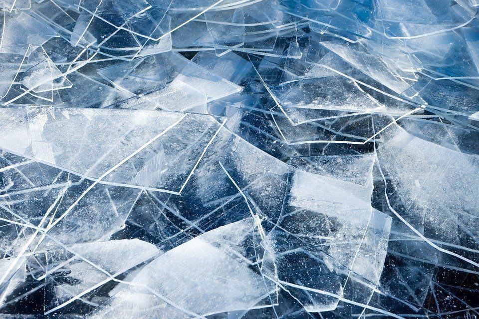 В Запорожье двое детей провалились под лед: продолжаются поиски тела одного из ребят 
