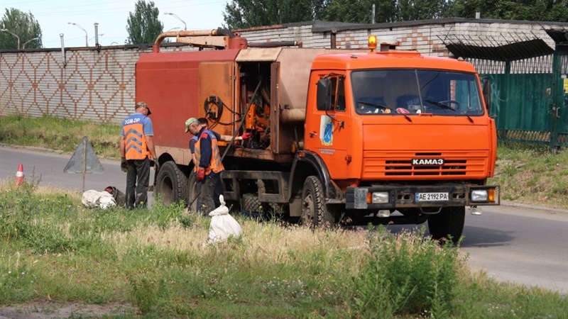 Комунальні служби Дніпра розчищають колектори та канал Гнилокиш