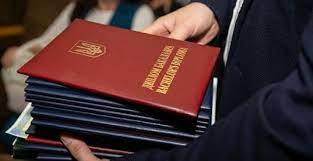 В Украине хотят ввести административную ответственность за продажу дипломов и научных работ