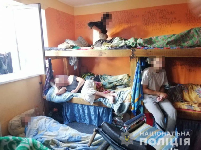 На Днепропетровщине под видом реабилитационных центров людей вербовали в трудовое рабство