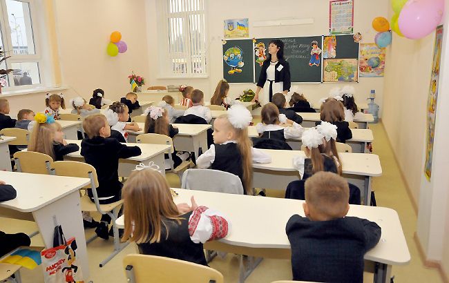 Уличные уроки и дистанционный контакт учителей с родителями: новые рекомендации для украинских школ