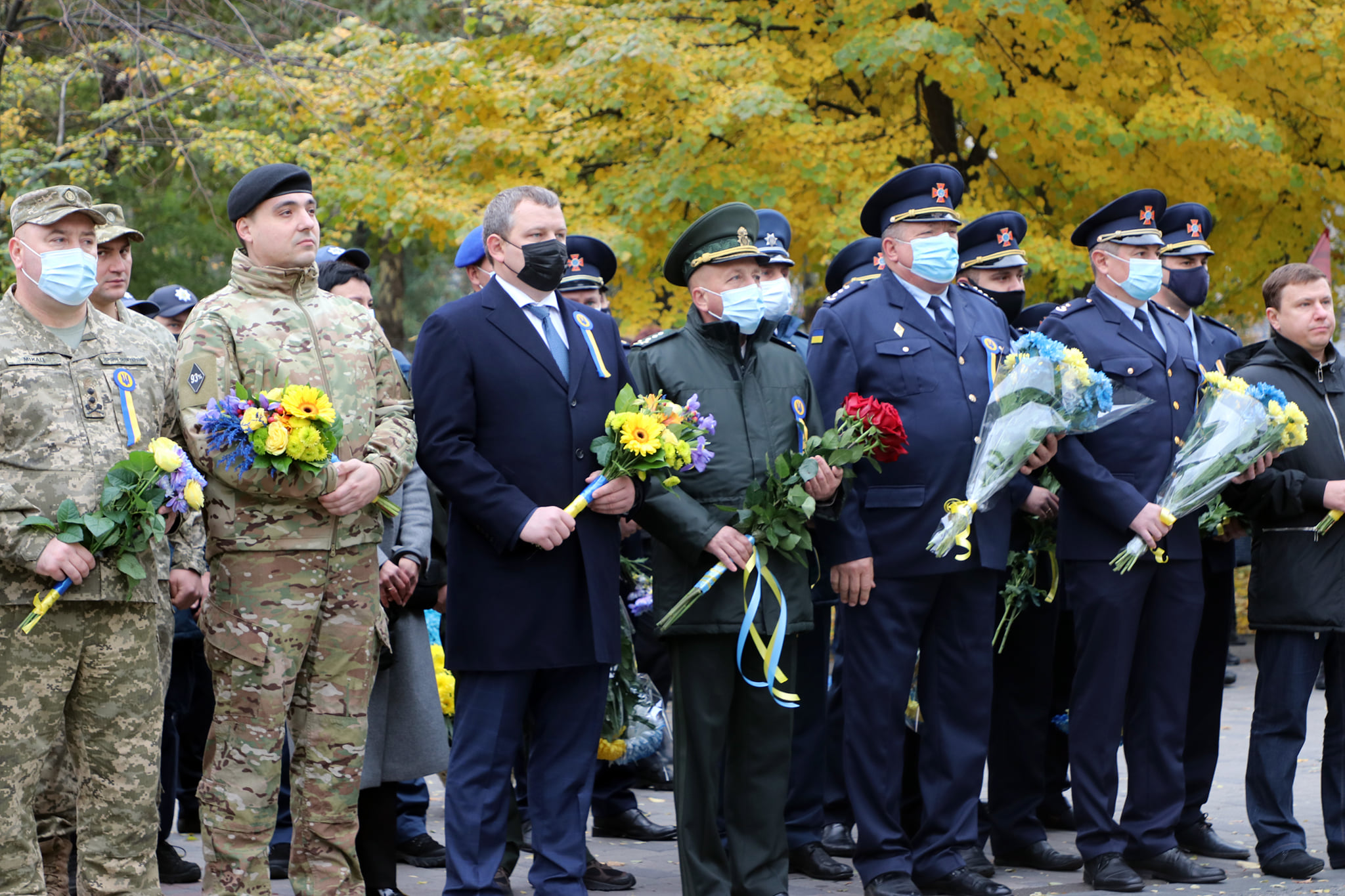 У Дніпрі 14 жовтня розпочалося з урочистих заходів на Алеї Героїв - вшануванням загиблих захисників і захисниць України