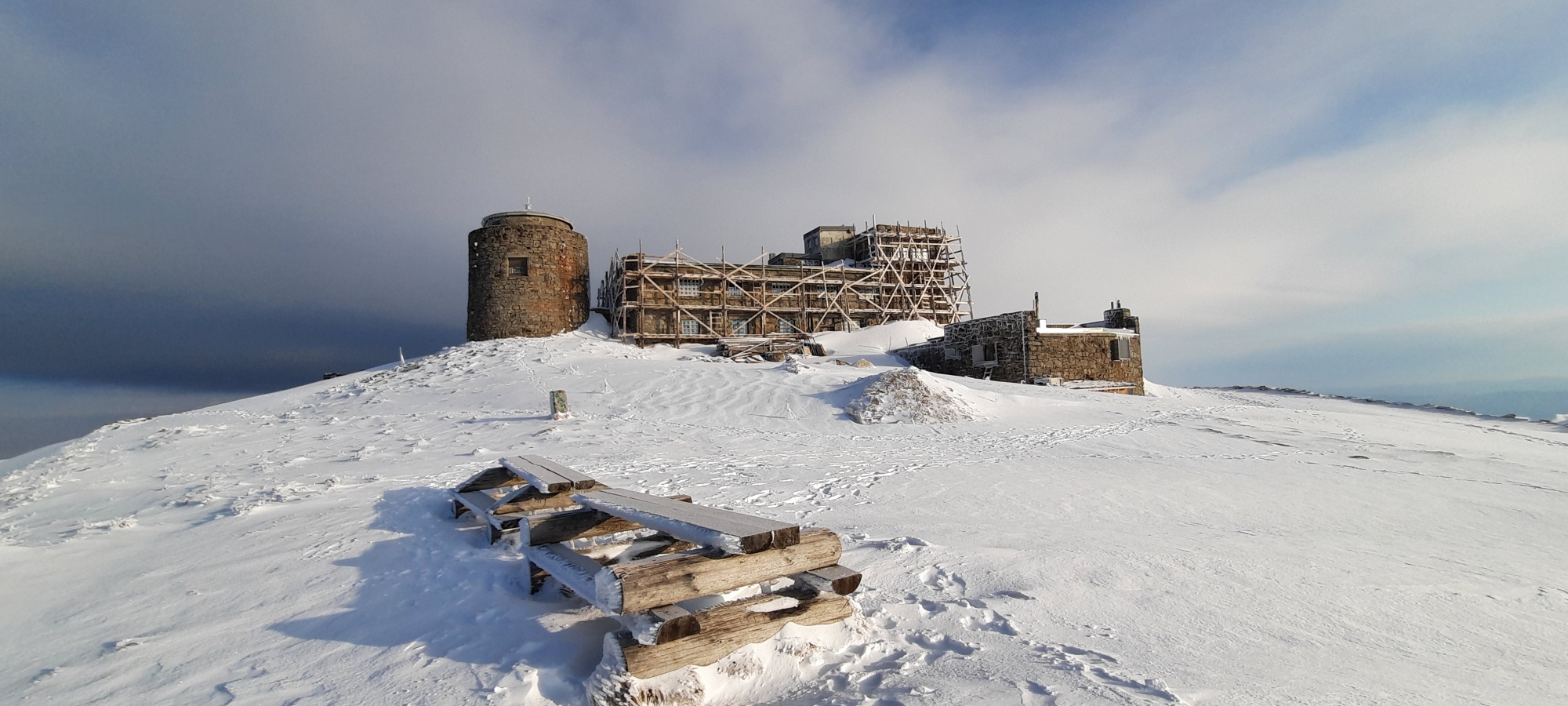В Украинских Карпатах намело снега и ударили морозы