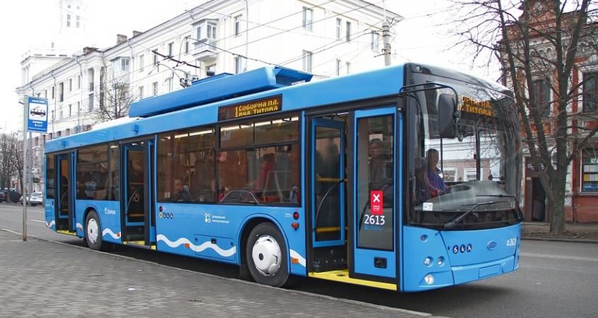 Завтра у Дніпрі деякі трамваї та тролейбуси змінять маршрути: враховуй, плануючи поїздку