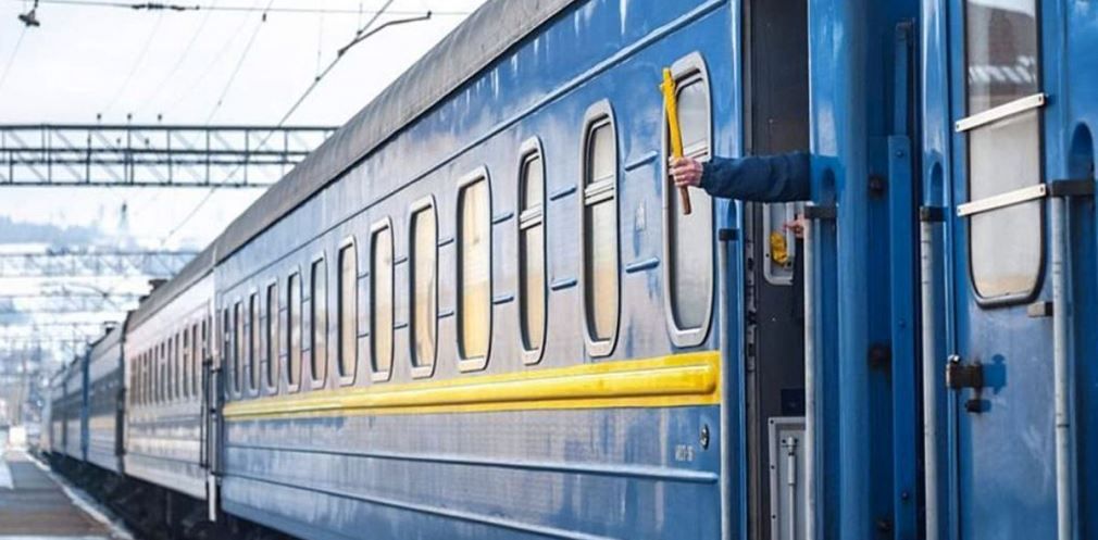 Укрзалізниця відновлює рейси через Дніпро за розкладом
