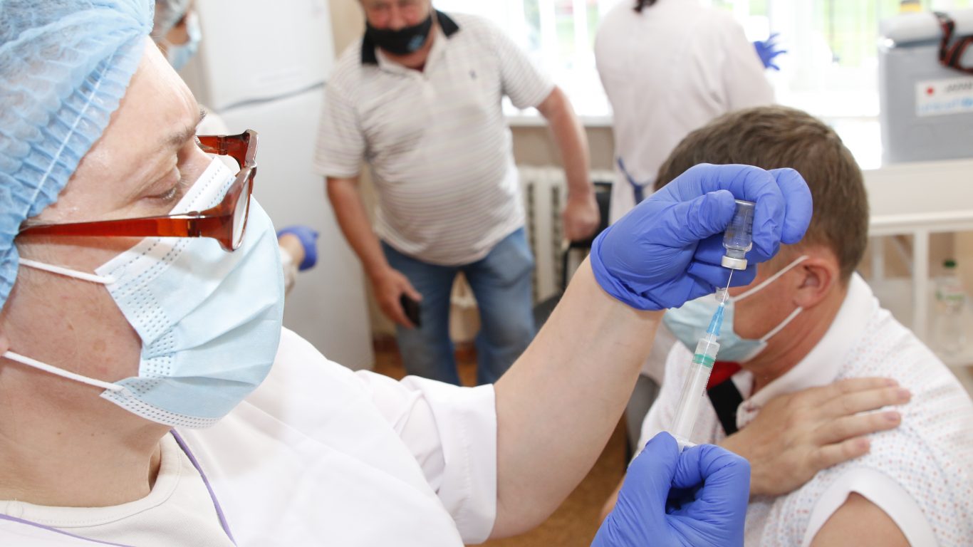 Дніпропетровщина — лідер за кількістю вперше вакцинованих