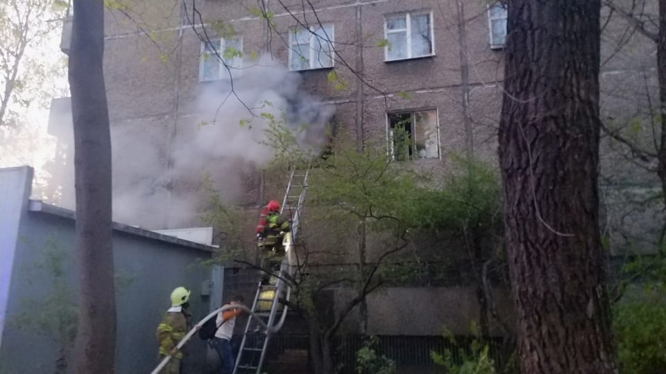 40 спасателей тушили масштабный пожар в многоэтажке Львова: эвакуированы более 100 жителей