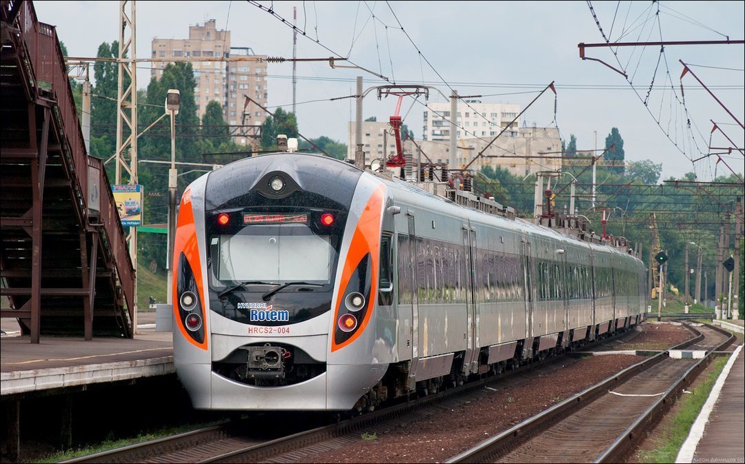 “Укрзалізниця” прекратила продажу билетов на 22 поезда