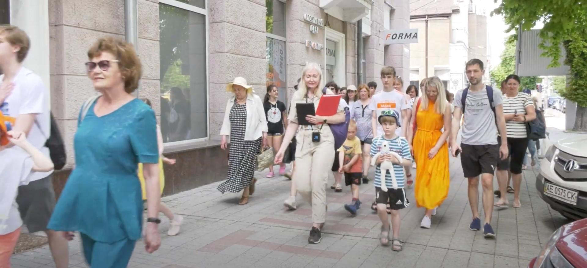 "Історія у мініскульптурах" - у Дніпрі провели безкоштовну екскурсію для переселенців та мешканців міста