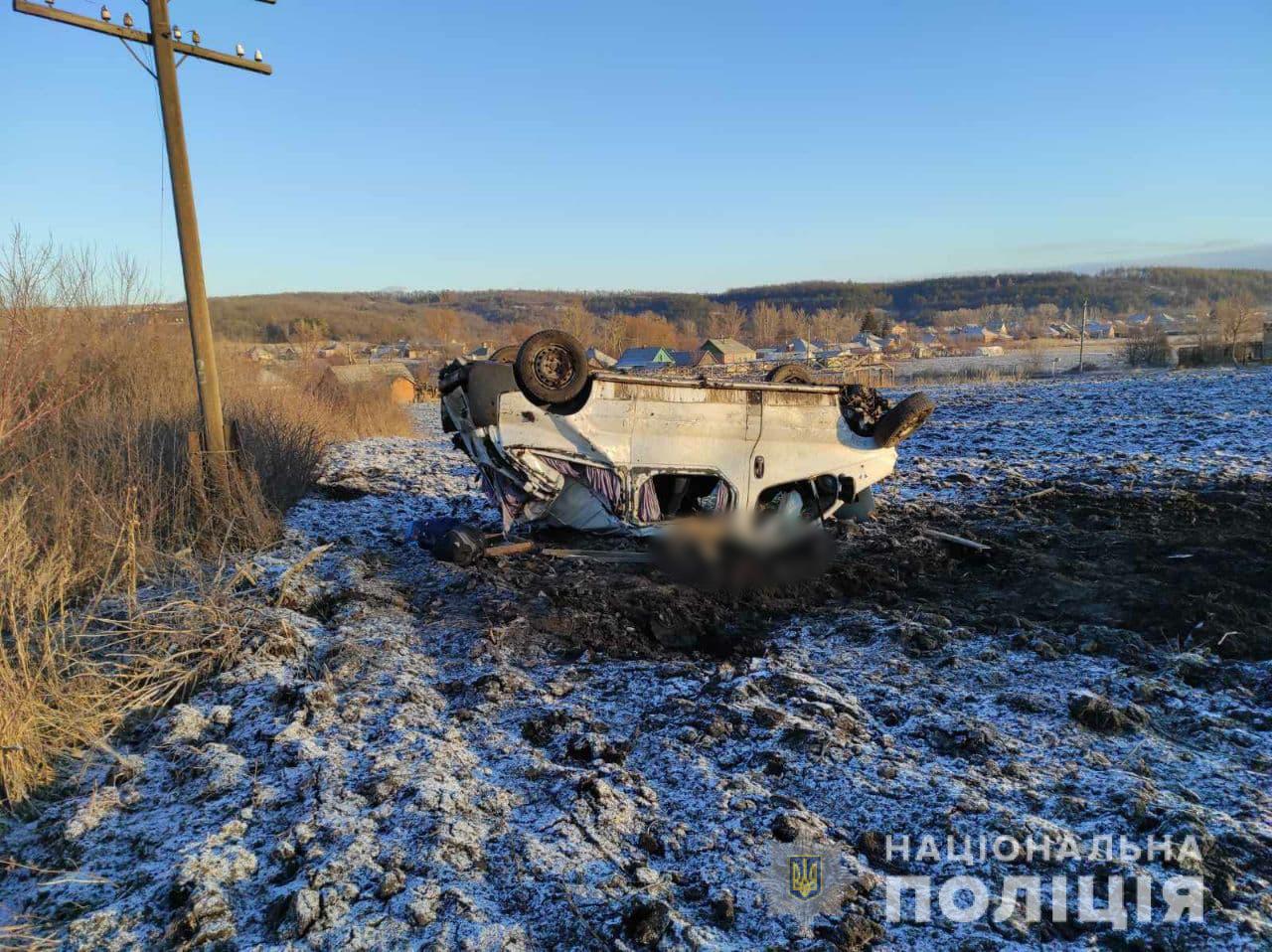 В Харьковской области микроавтобус слетел в кювет: двое погибших, семеро госпитализированы 
